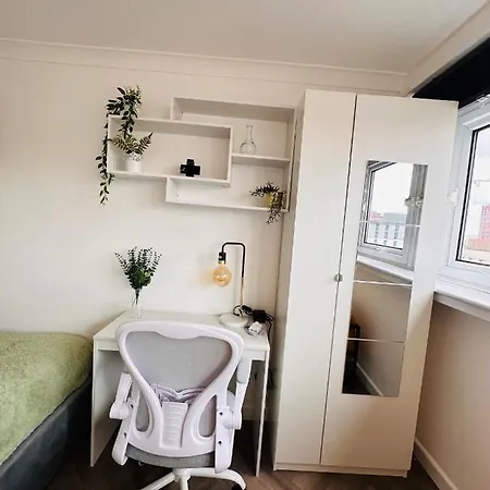 게스트하우스 Private In Modern Shared Apartment, Each With Kitchenette, 버밍엄