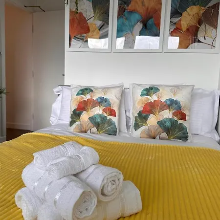 Private In Modern Shared Apartment, Each With Kitchenette, *