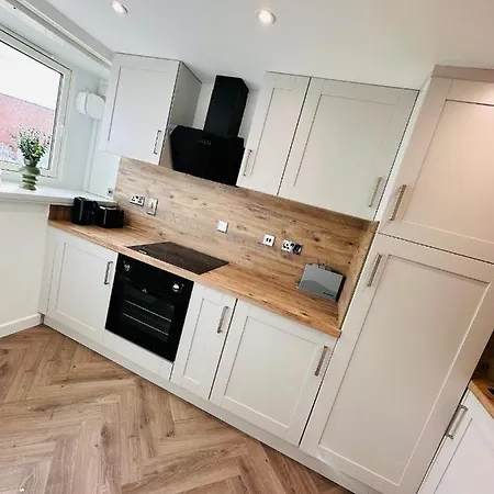Private In Modern Shared Apartment, Each With Kitchenette,
