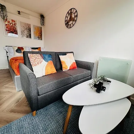 Private In Modern Shared Apartment, Each With Kitchenette, *