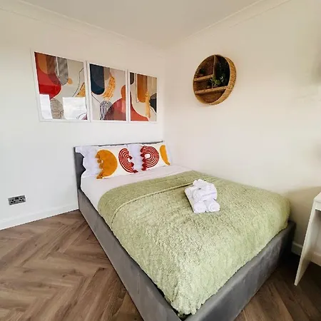 Private In Modern Shared Apartment, Each With Kitchenette, 게스트하우스 버밍엄